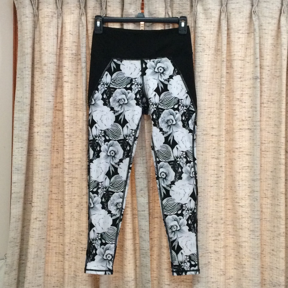 Betsey Johnson Performance Floral Leggings - Small